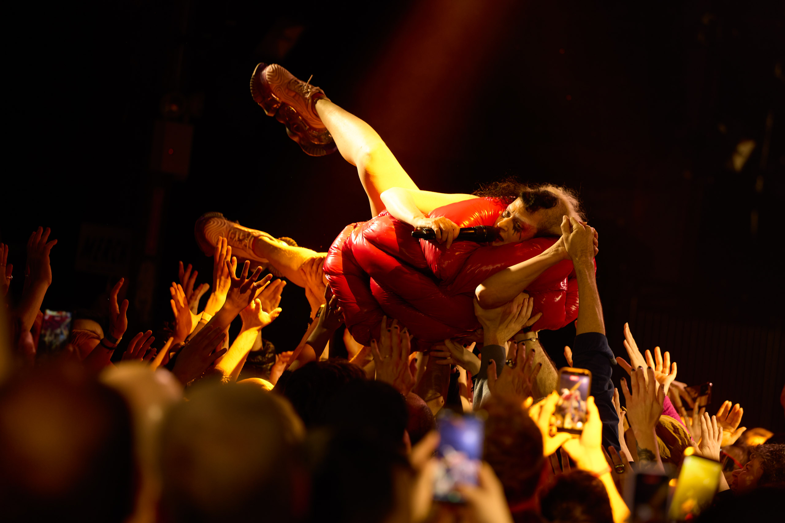 Peaches live on tour